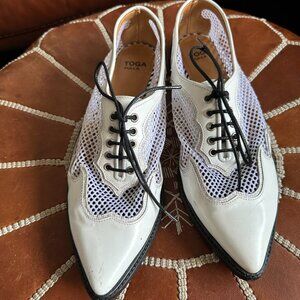 TOGA PULLA White Lace-Up Oxfords Size: 38